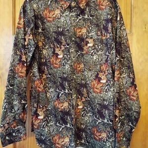Men's medium big buck fall leaf button front and collar long sleeve button shirt